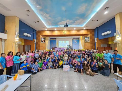 สำนักงานพัฒนาชุมชนอำเภอเมืองชลบุรี จัดกิจกรรมการประดิษฐ์ผีเสื้อจากเศษผ้าไทย